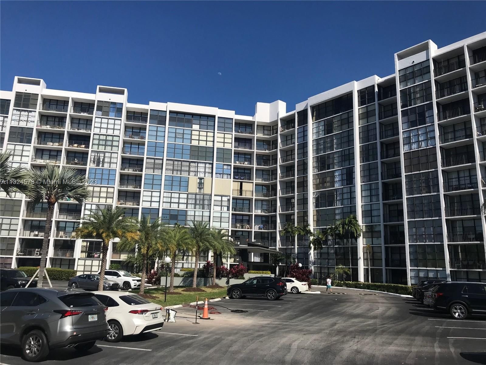 Real estate property located at 1000 Parkview Dr #627, Broward County, Hallandale Beach, FL