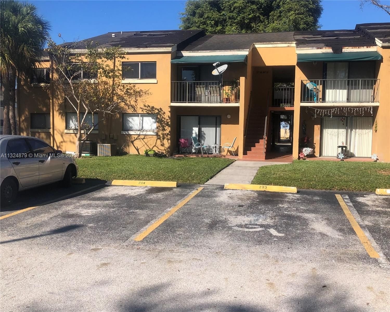Real estate property located at 7409 152nd Ave #5-104, Miami-Dade County, Miami, FL