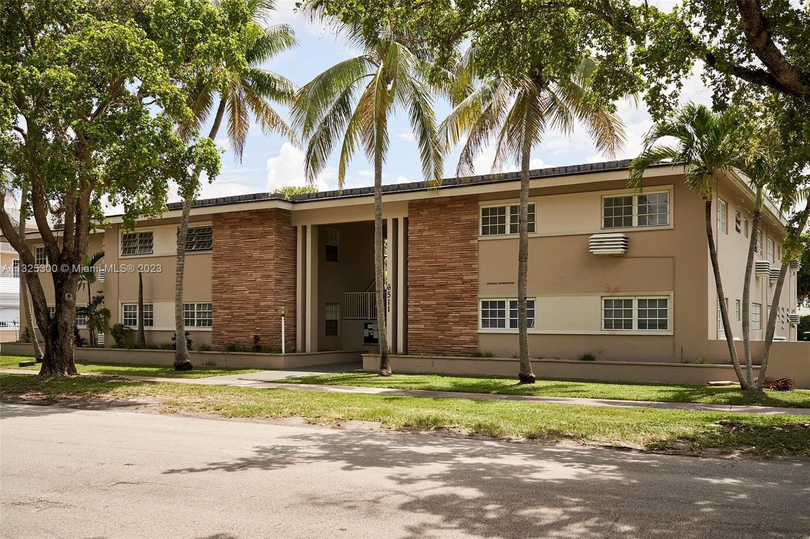 Real estate property located at 6511 Santona St C5, Miami-Dade County, Coral Gables, FL