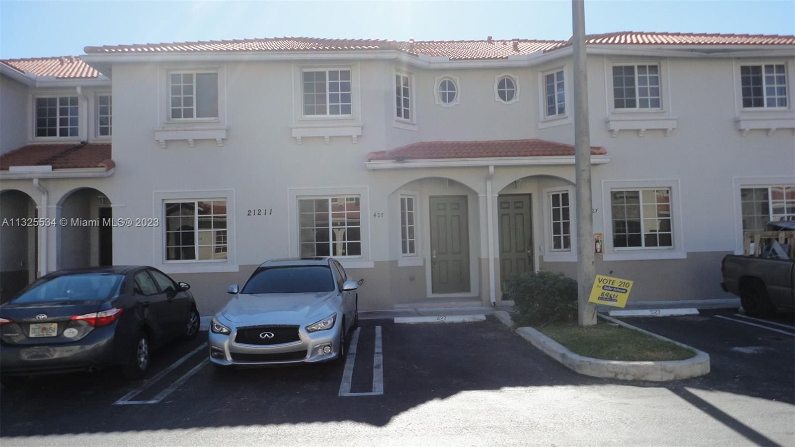 Real estate property located at 21211 14th Pl #4-27, Miami-Dade County, MAJORCA ISLES II CONDO, Miami Gardens, FL