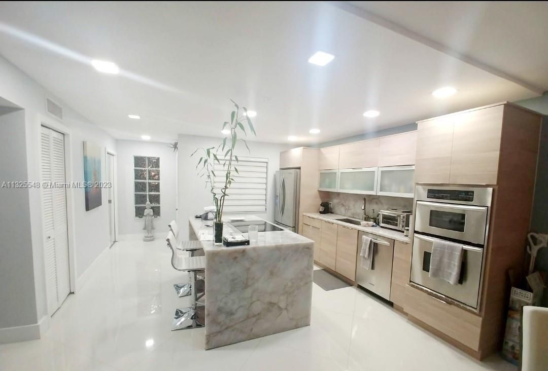 Real estate property located at 401 Lakeview Dr #101, Broward County, Weston, FL