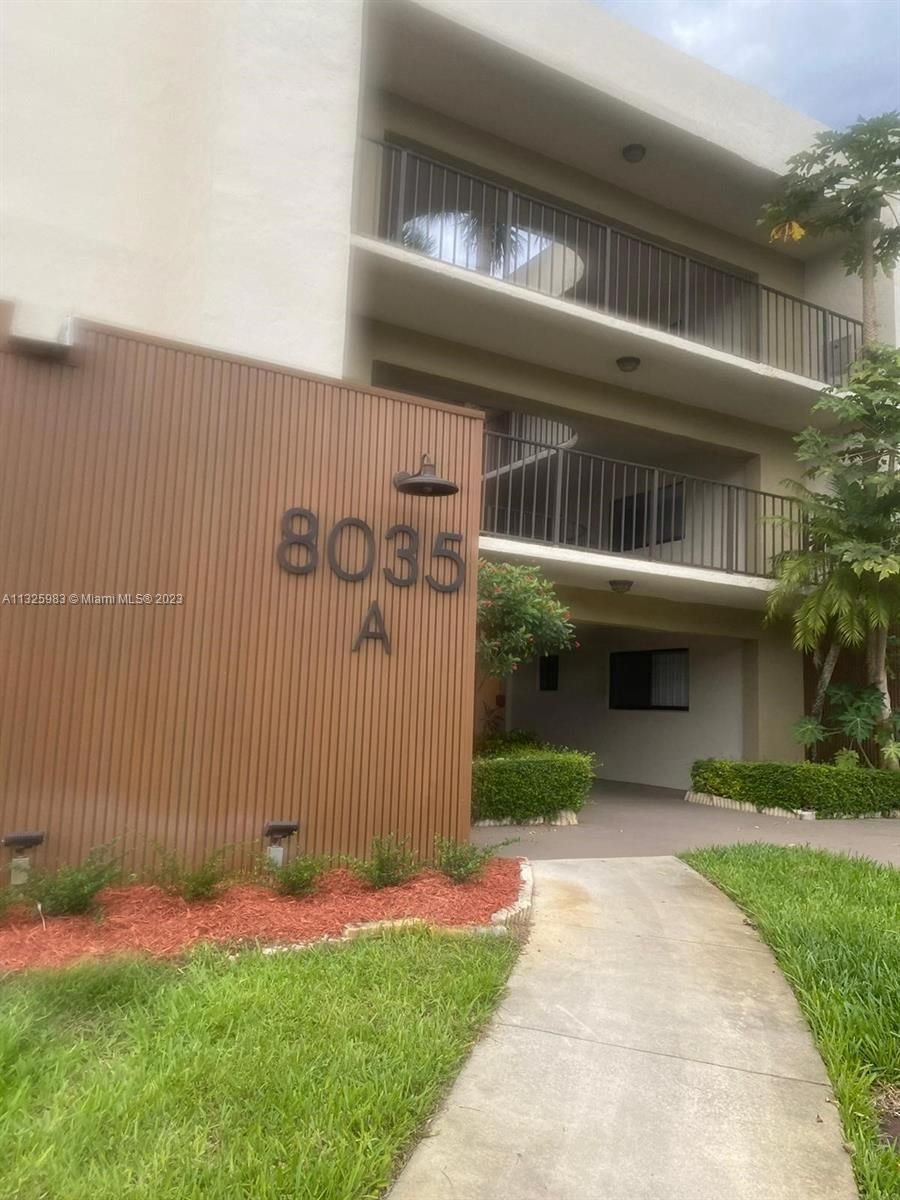 Real estate property located at 8035 107th Ave #302, Miami-Dade County, Miami, FL