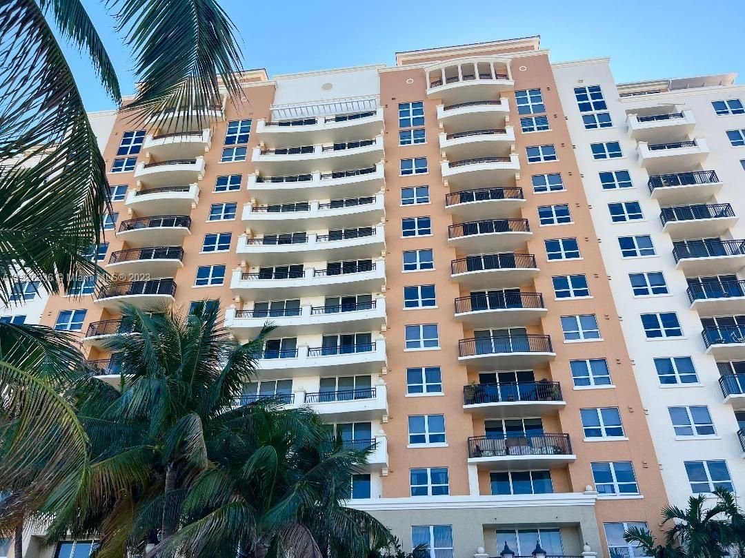 Real estate property located at 3232 25th Ave #1009, Miami-Dade County, Miami, FL
