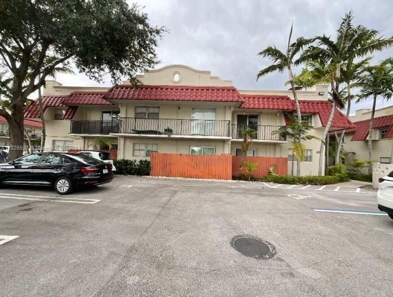 Real estate property located at 6713 Kendall Dr #607, Miami-Dade County, Pinecrest, FL