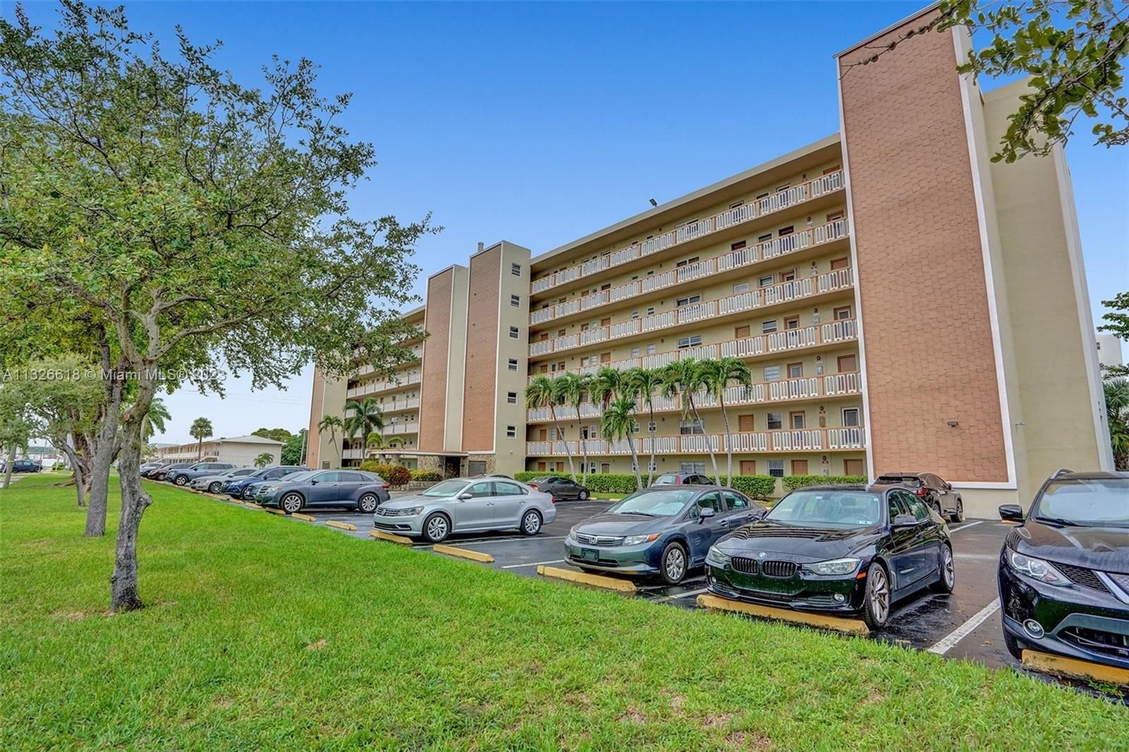 Real estate property located at 900 12th Ave #307, Broward County, Hallandale Beach, FL