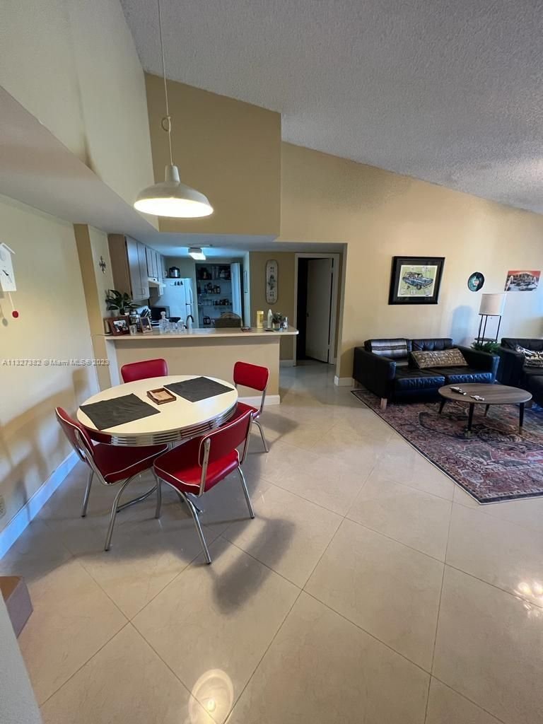 Real estate property located at 10733 Cleary Blvd #305, Broward County, Plantation, FL