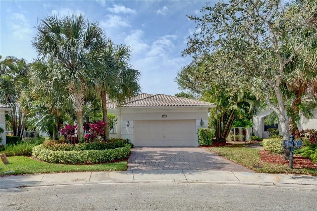 Real estate property located at 2577 Bay Pointe Dr, Broward County, Weston, FL