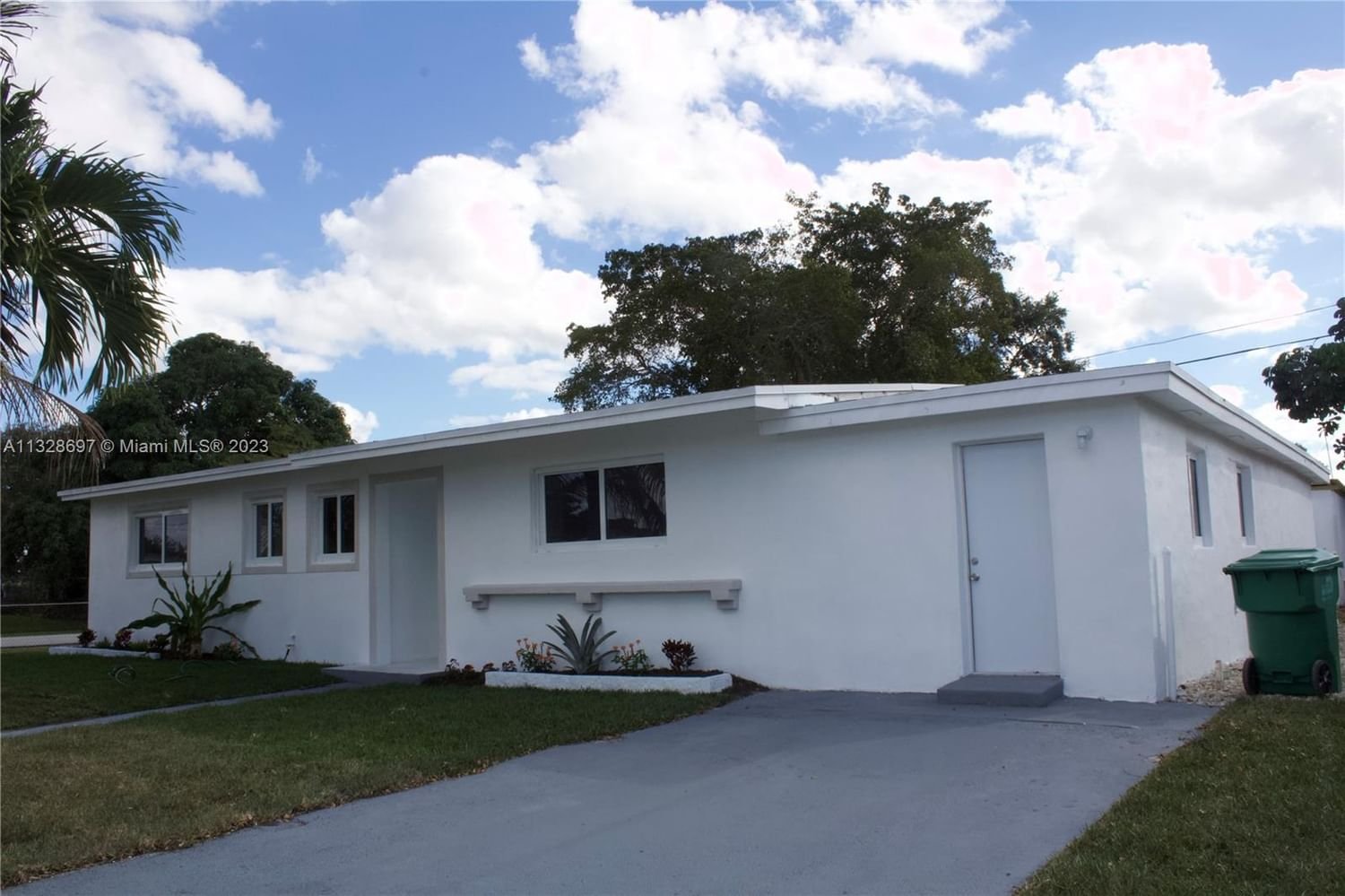 Real estate property located at 3800 195th St, Miami-Dade County, CAROL CITY 2ND ADDN, Miami Gardens, FL
