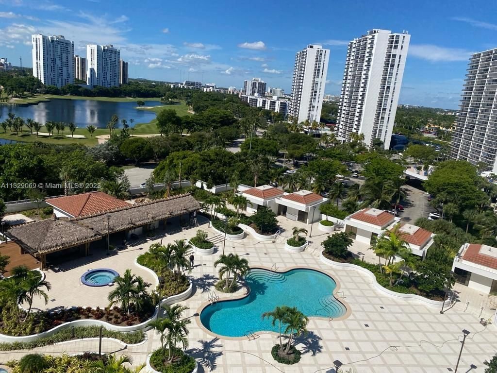 Real estate property located at 20281 Country Club Dr #511, Miami-Dade County, Aventura, FL