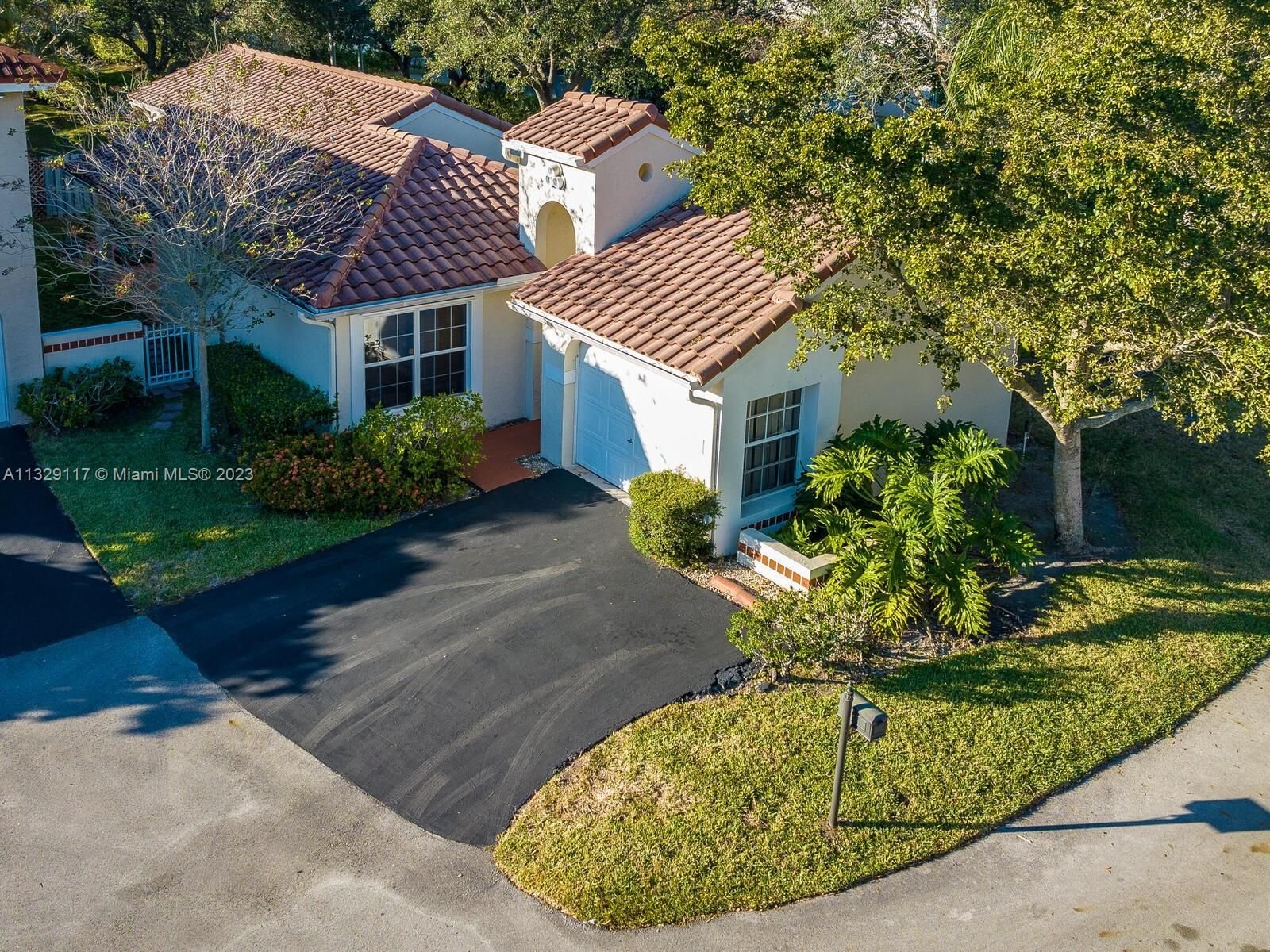 Real estate property located at 1320 Seagrape Cr, Broward County, Weston, FL