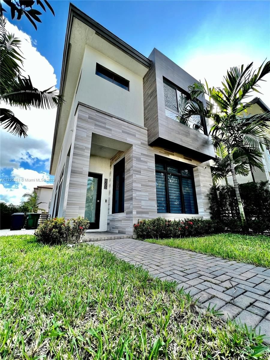 Real estate property located at 8205 44th Ter, Miami-Dade County, Doral, FL