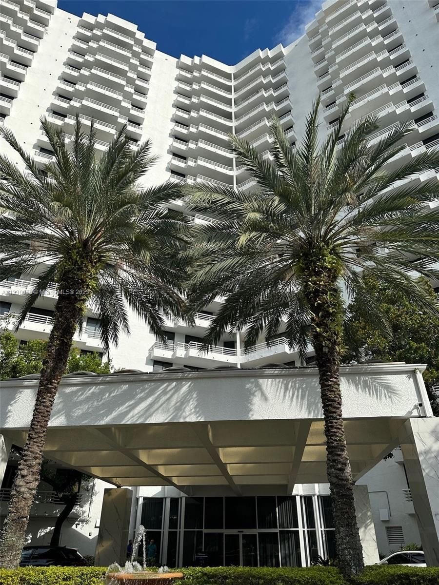 Real estate property located at 3300 192nd St #414, Miami-Dade County, Aventura, FL