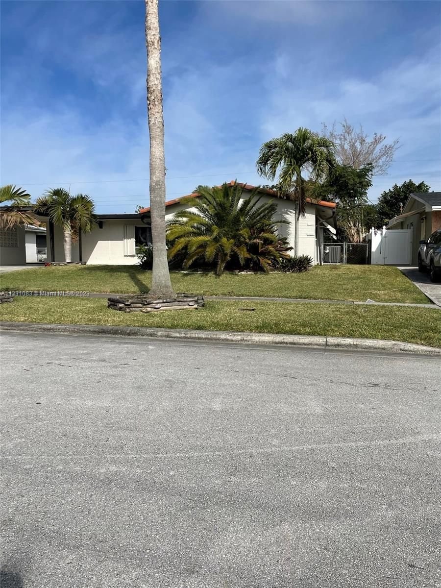 Real estate property located at 6503 Lakeshore Dr, Broward County, Margate, FL