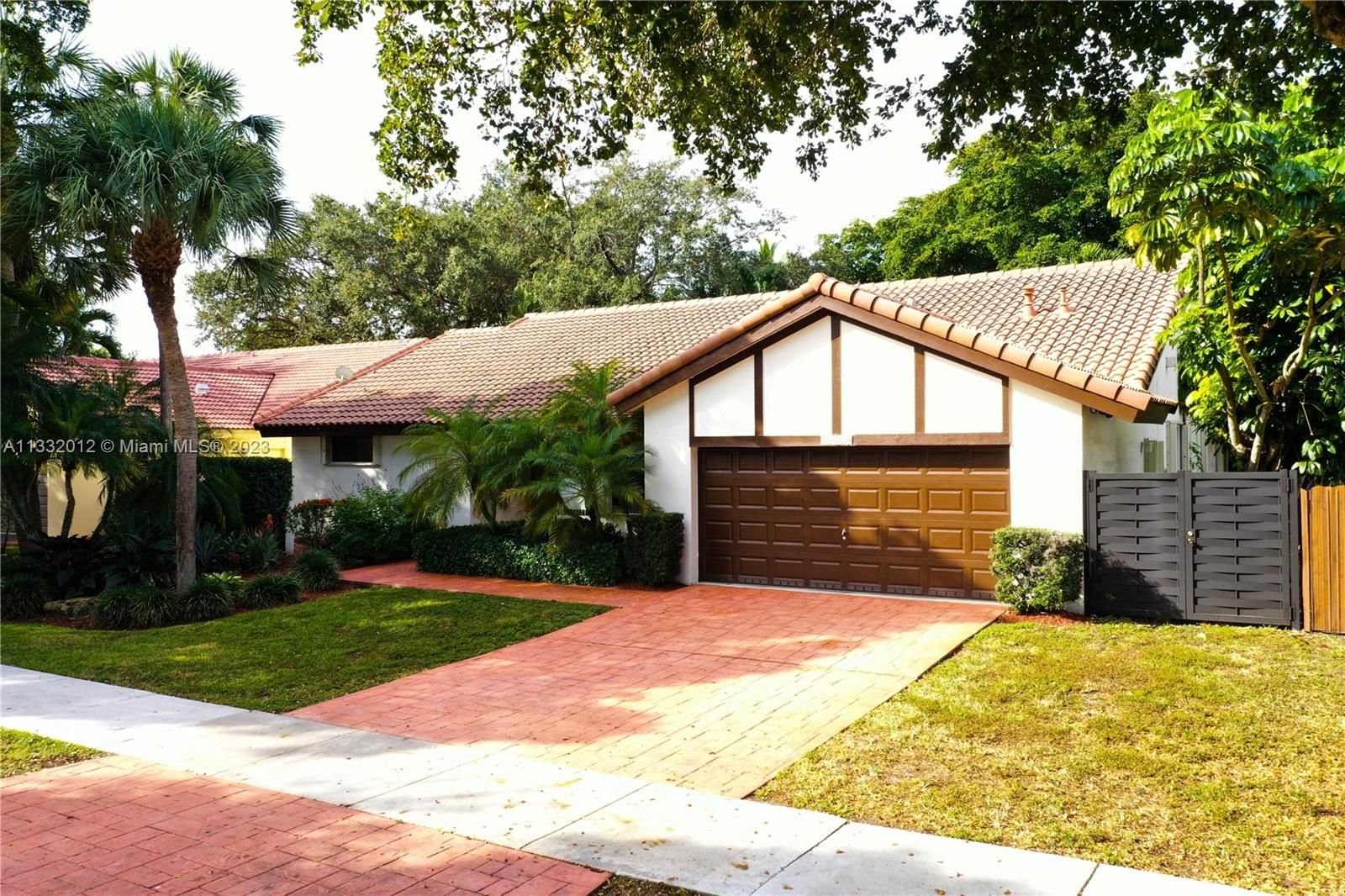 Real estate property located at 14720 Glencairn Rd, Miami-Dade County, Miami Lakes, FL