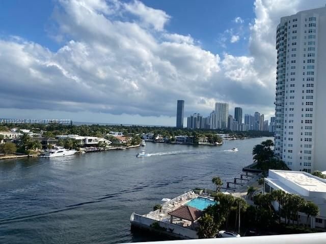Real estate property located at 20515 Country Club Dr #946, Miami-Dade County, Aventura, FL