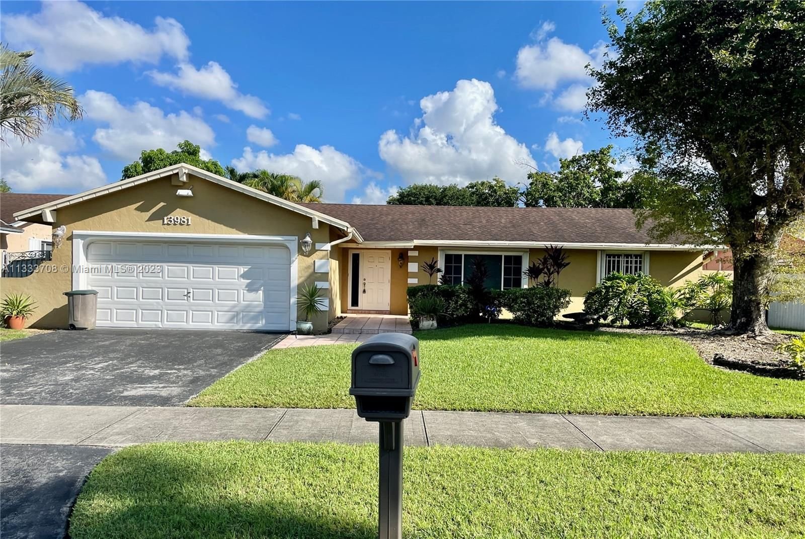 Real estate property located at 13981 109th St, Miami-Dade County, Miami, FL