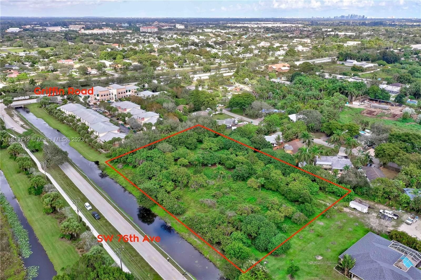 Real estate property located at 76 Sw Ave, Broward County, Davie, FL