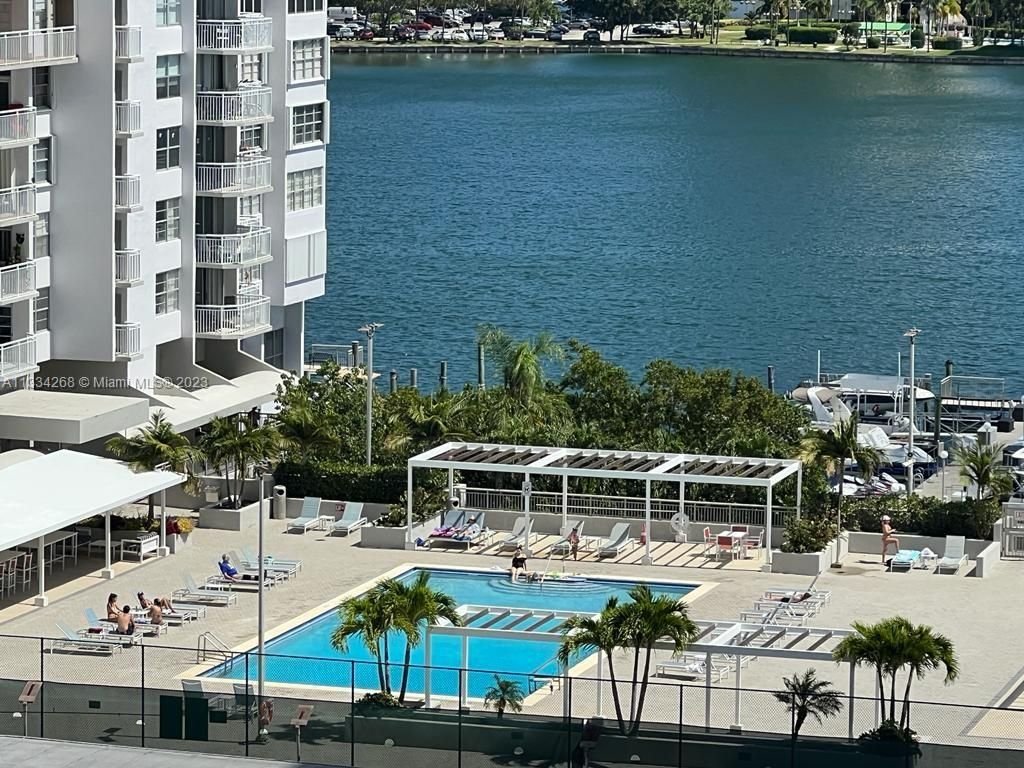 Real estate property located at 18011 Biscayne Blvd #902, Miami-Dade County, Aventura, FL