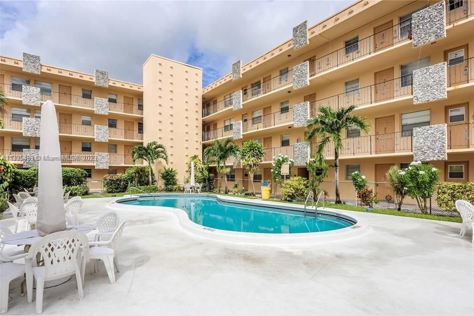 Real estate property located at 2145 Pierce St #315, Broward County, Hollywood, FL