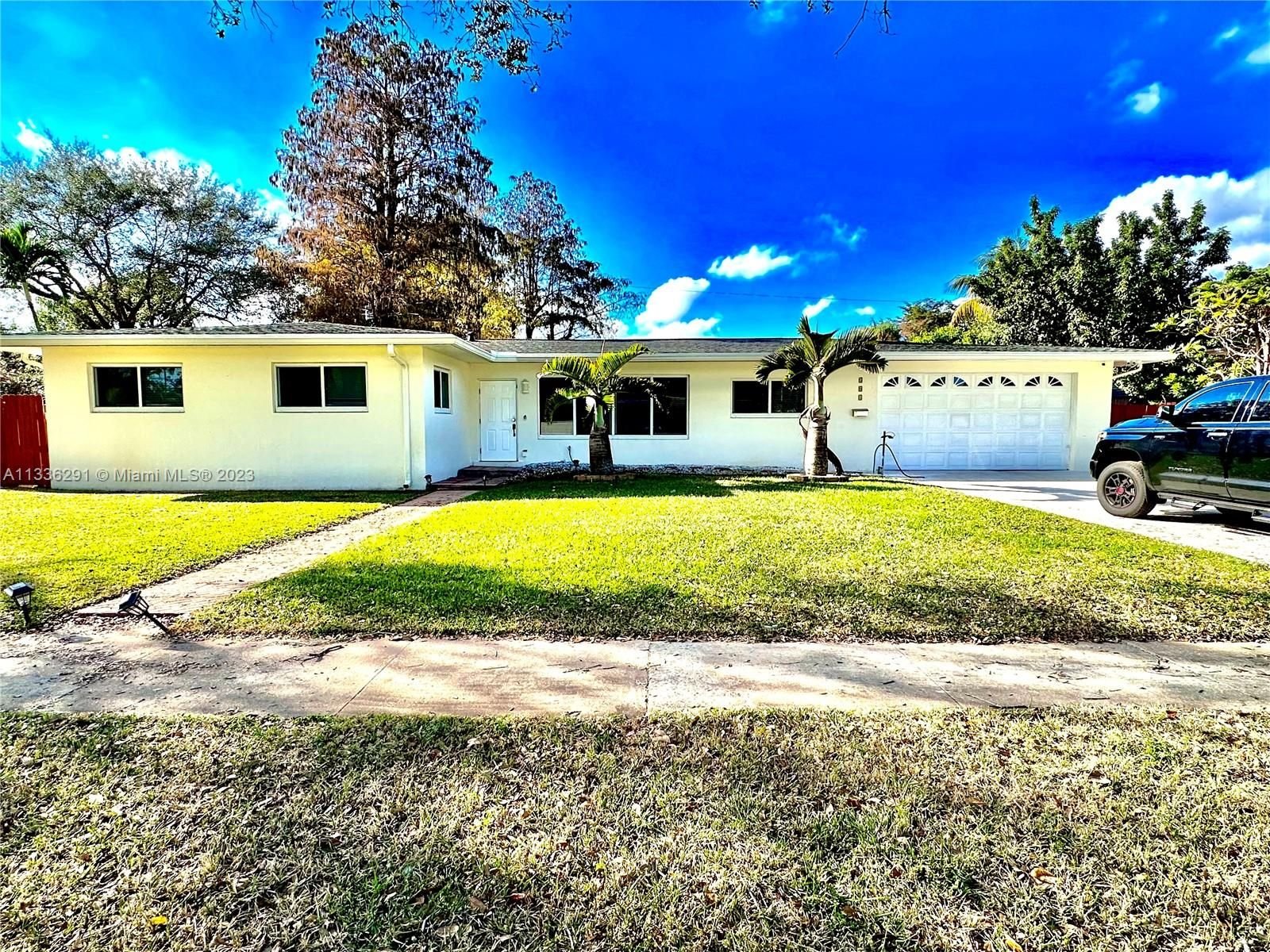 Real estate property located at 301 Hibiscus Ct, Broward County, Plantation, FL