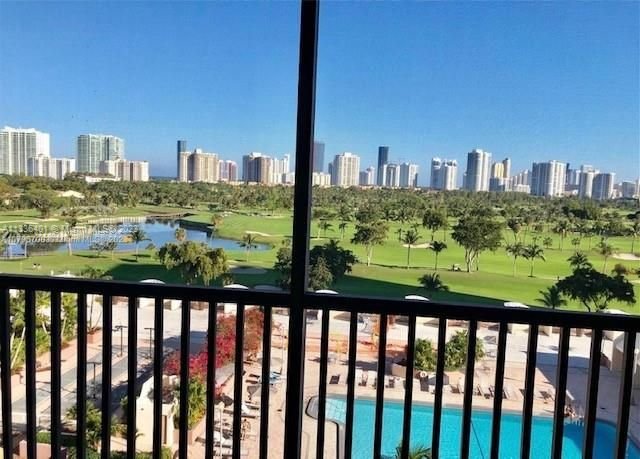 Real estate property located at 20301 Country Club Dr #925, Miami-Dade County, Aventura, FL