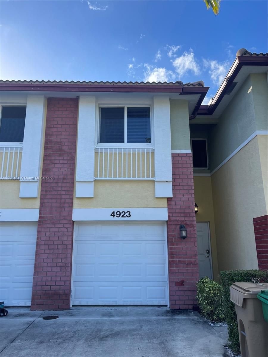 Real estate property located at 4923 66th Ter #4923, Broward County, Davie, FL