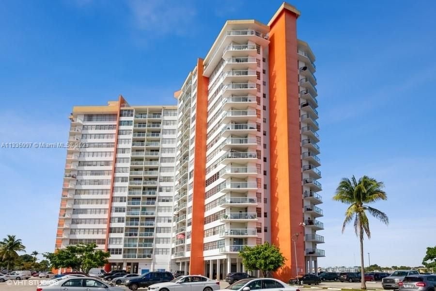 Real estate property located at 1351 Miami Gardens Dr #1501E, Miami-Dade County, Miami, FL