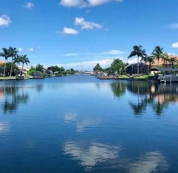 Real estate property located at 905 9th Pl, Lee County, Cape Coral, FL