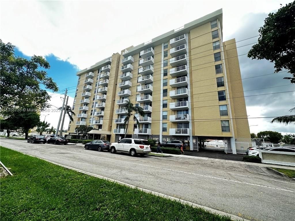 Real estate property located at 2020 135th St #211, Miami-Dade County, North Miami, FL