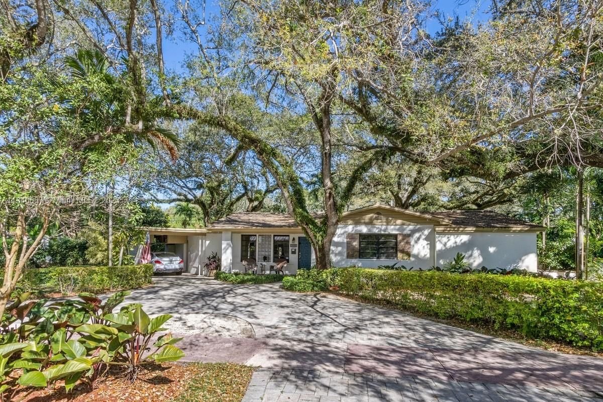 Real estate property located at 1233 San Ignacio Ave, Miami-Dade County, Coral Gables, FL