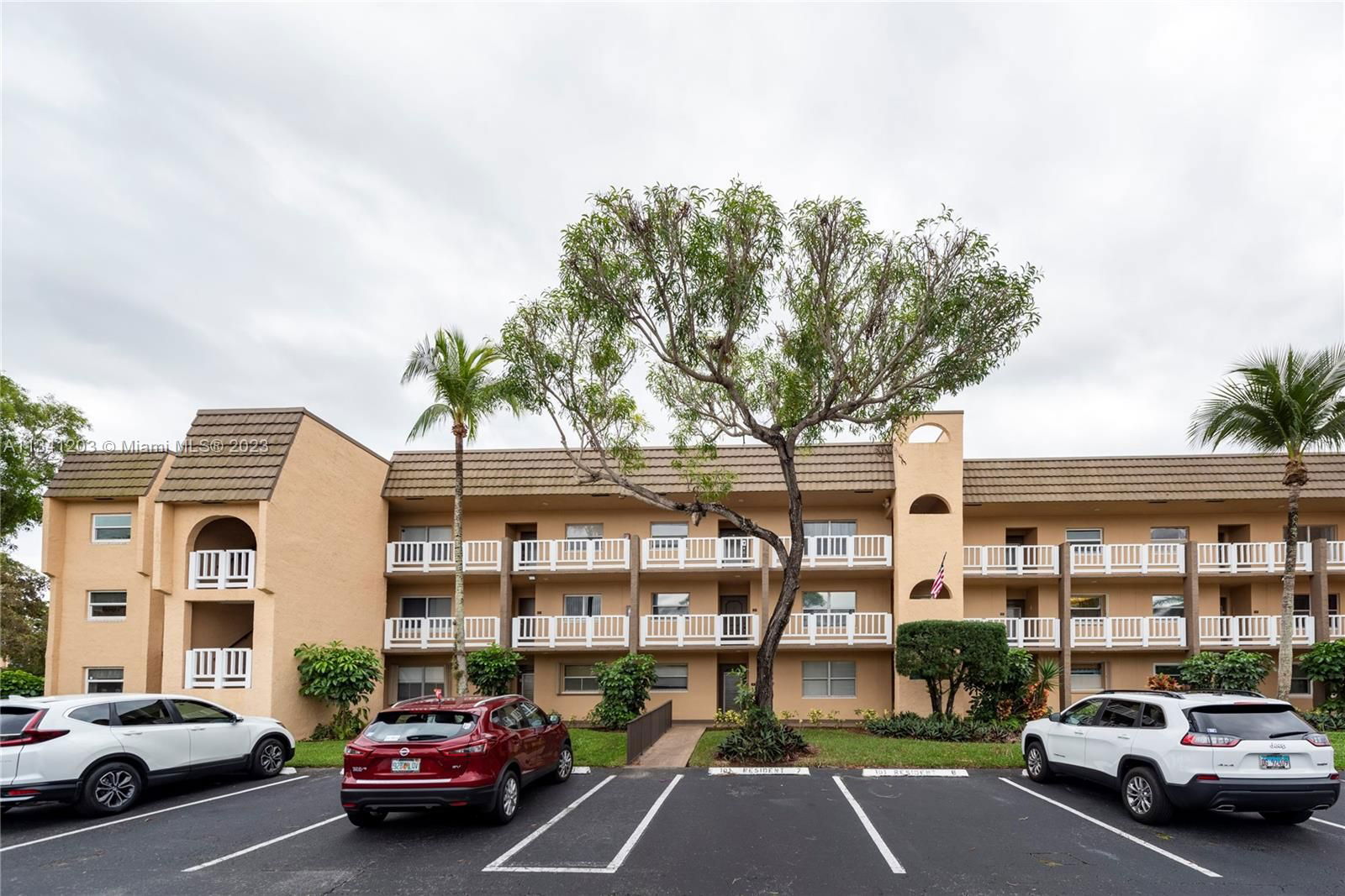 Real estate property located at 9310 Sunrise Lakes Blvd #107, Broward County, Sunrise, FL