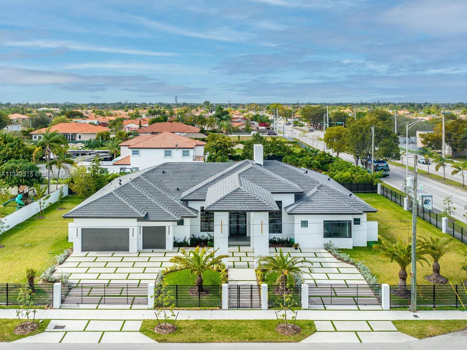 Real estate property located at 2610 Sw 130 Avenue, Miami-Dade County, Miami, FL
