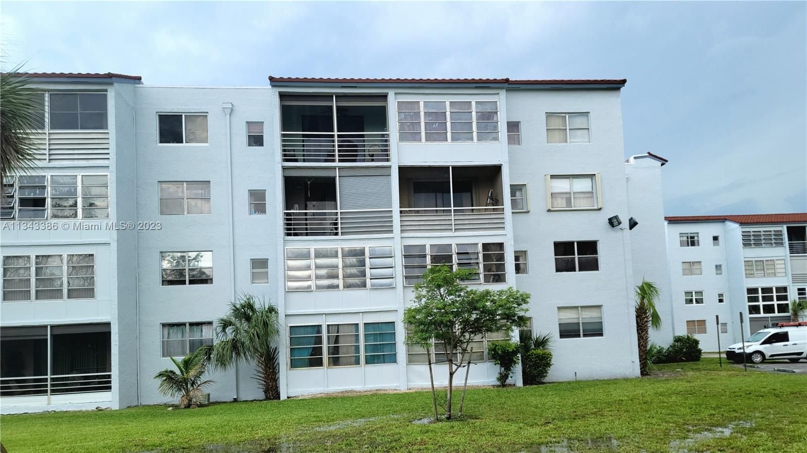 Real estate property located at 2860 Somerset Dr #400K, Broward County, Lauderdale Lakes, FL