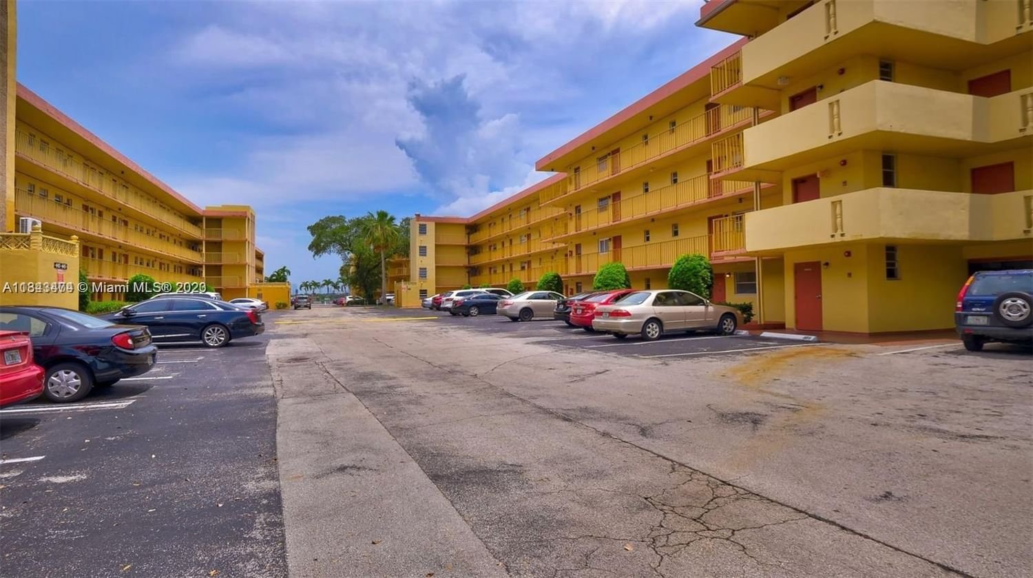 Real estate property located at 447 195th St #421, Miami-Dade County, Miami, FL