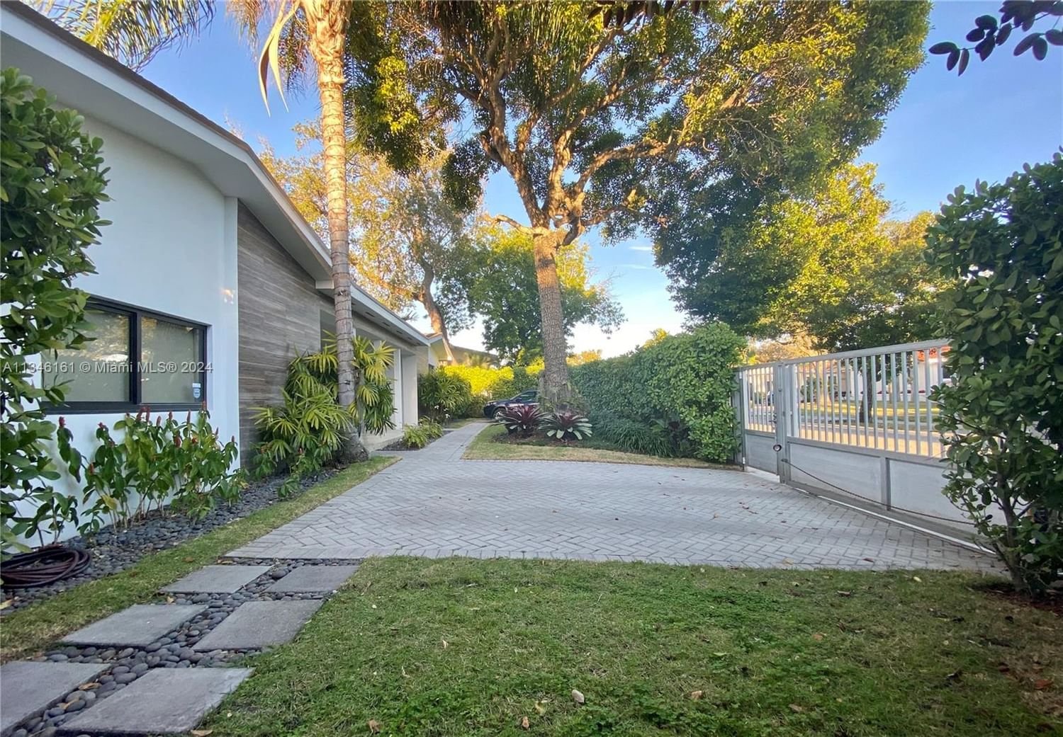 Real estate property located at 81 Shore Dr W, Miami-Dade County, BAY HEIGHTS 1ST ADDN, Miami, FL