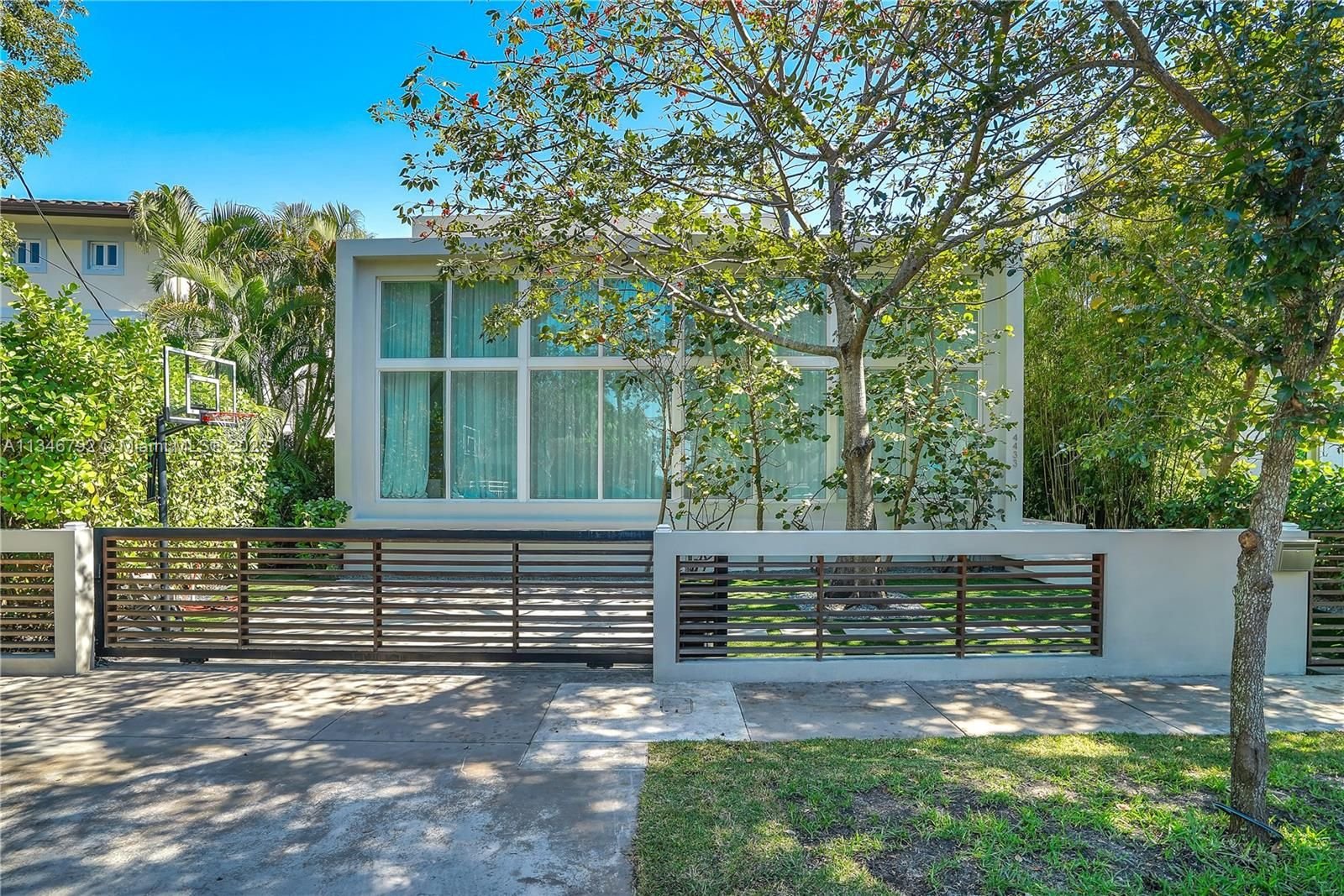 Real estate property located at 4433 Bay Rd, Miami-Dade County, Miami Beach, FL