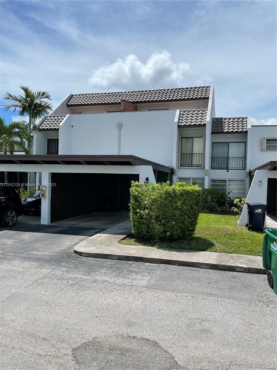 Real estate property located at 6530 Kendale Lakes Dr #1304, Miami-Dade County, Miami, FL