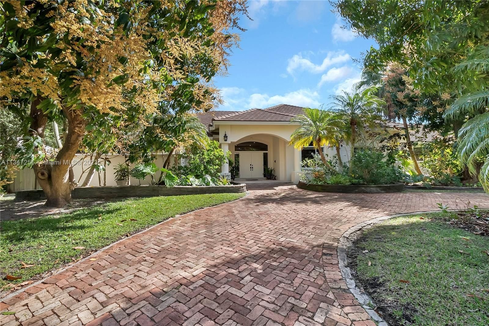 Real estate property located at 16671 79th Ct, Miami-Dade County, Palmetto Bay, FL
