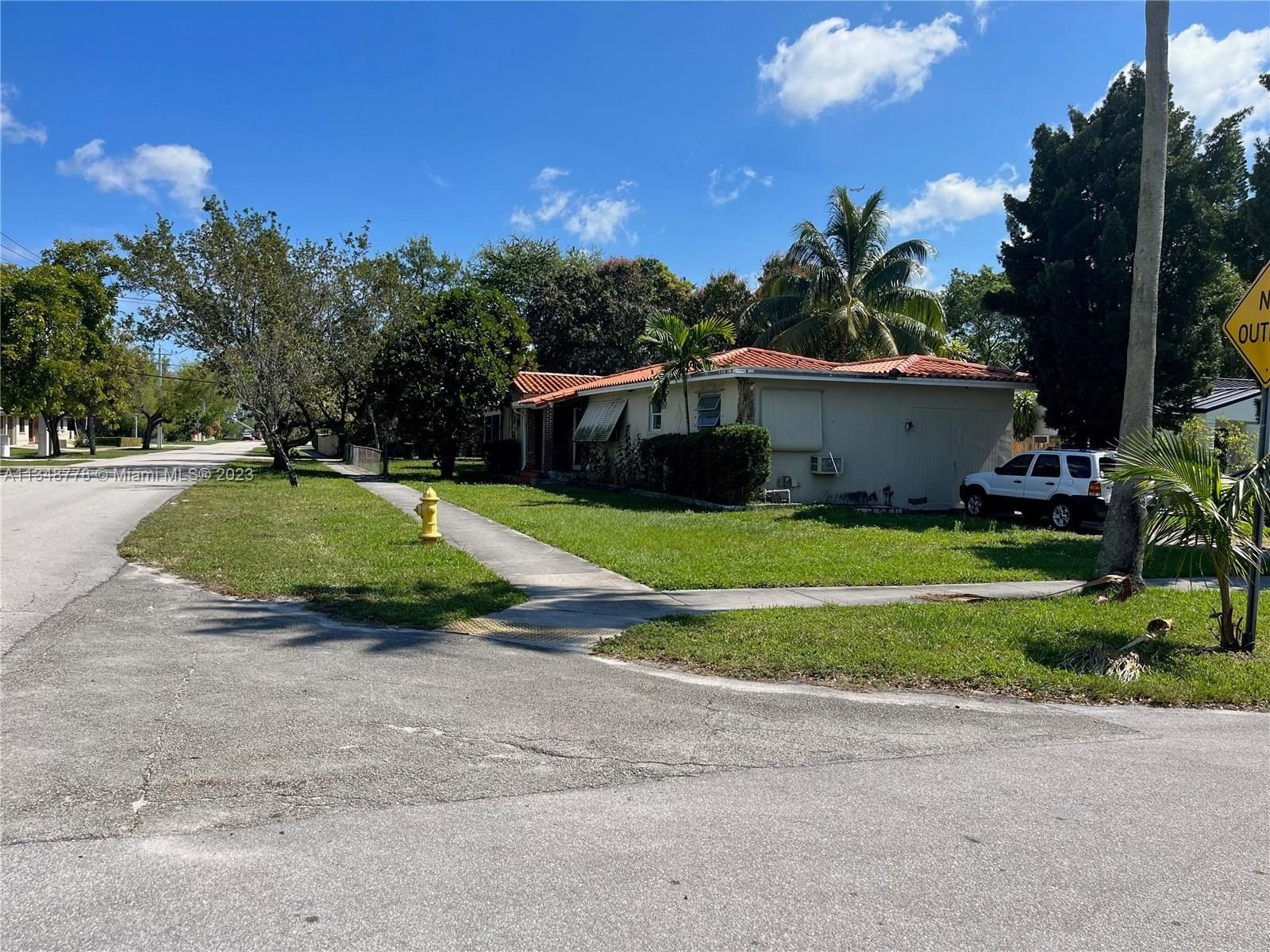 Real estate property located at 1101 Oakwood Dr, Miami-Dade County, Miami Springs, FL