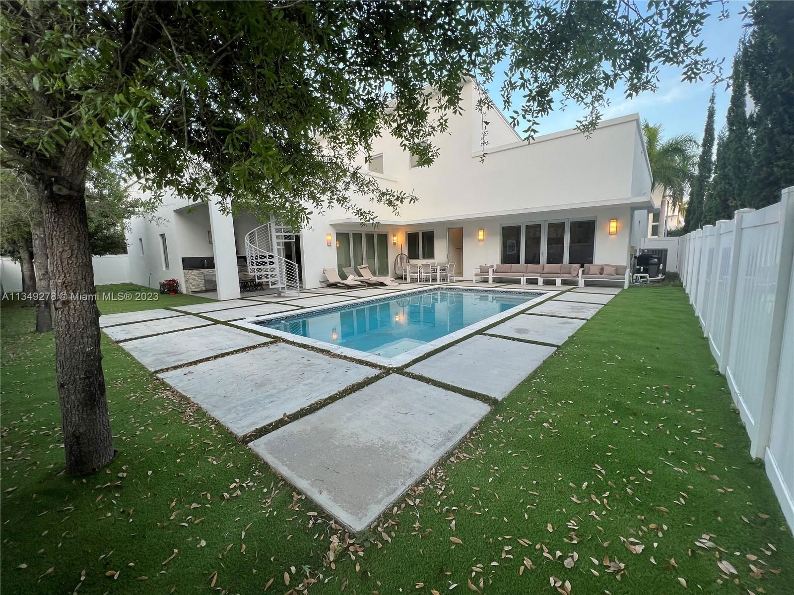 Real estate property located at 3350 84th Ct, Miami-Dade County, Doral, FL