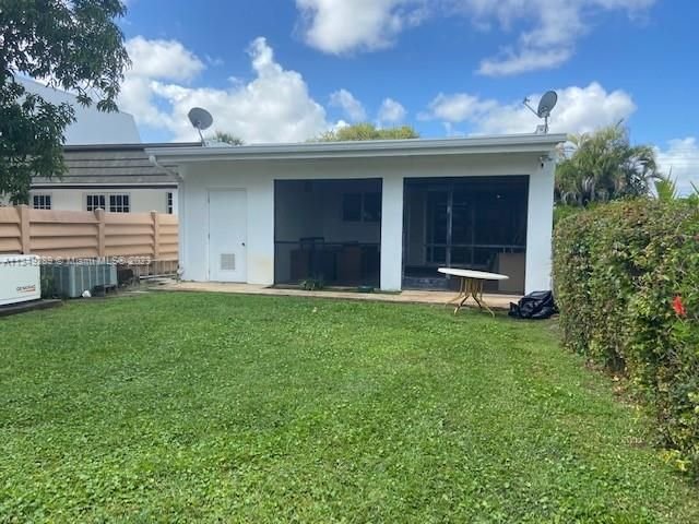 Real estate property located at 7439 Twin Sabal Dr, Miami-Dade County, Miami Lakes, FL
