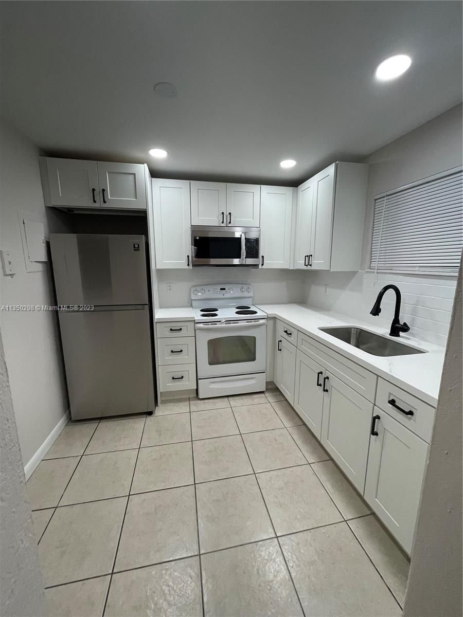 Real estate property located at 4255 University Dr #109, Broward County, Sunrise, FL