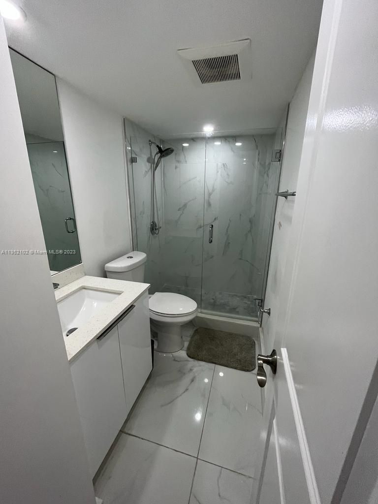 Real estate property located at 4301 Collins Ave #304, Miami-Dade County, Miami Beach, FL