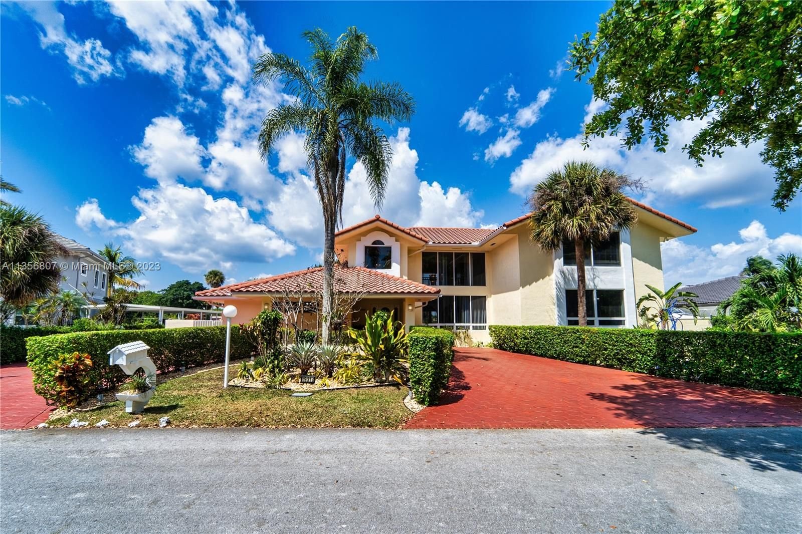 Real estate property located at 19310 Oakmont Dr, Miami-Dade County, Hialeah, FL