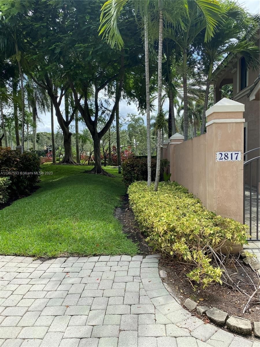 Real estate property located at 2817 Center Ct Dr #2817, Broward County, Weston, FL