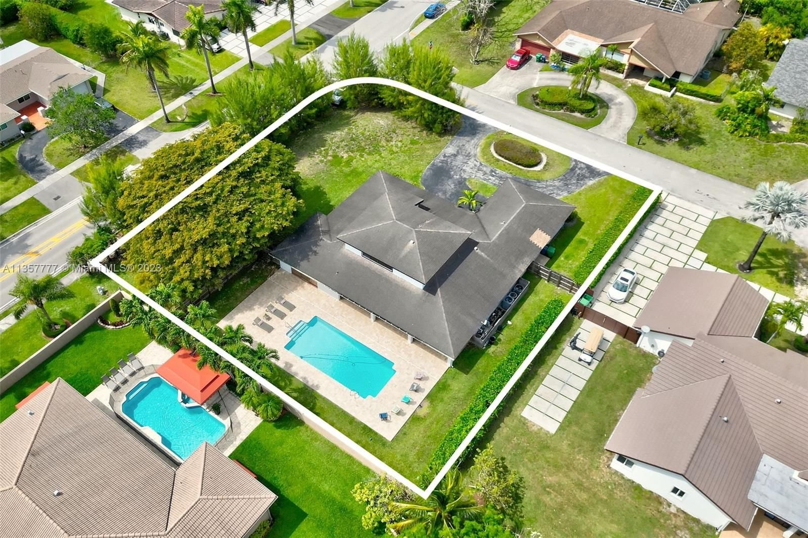 Real estate property located at 10620 127th St, Miami-Dade County, Miami, FL