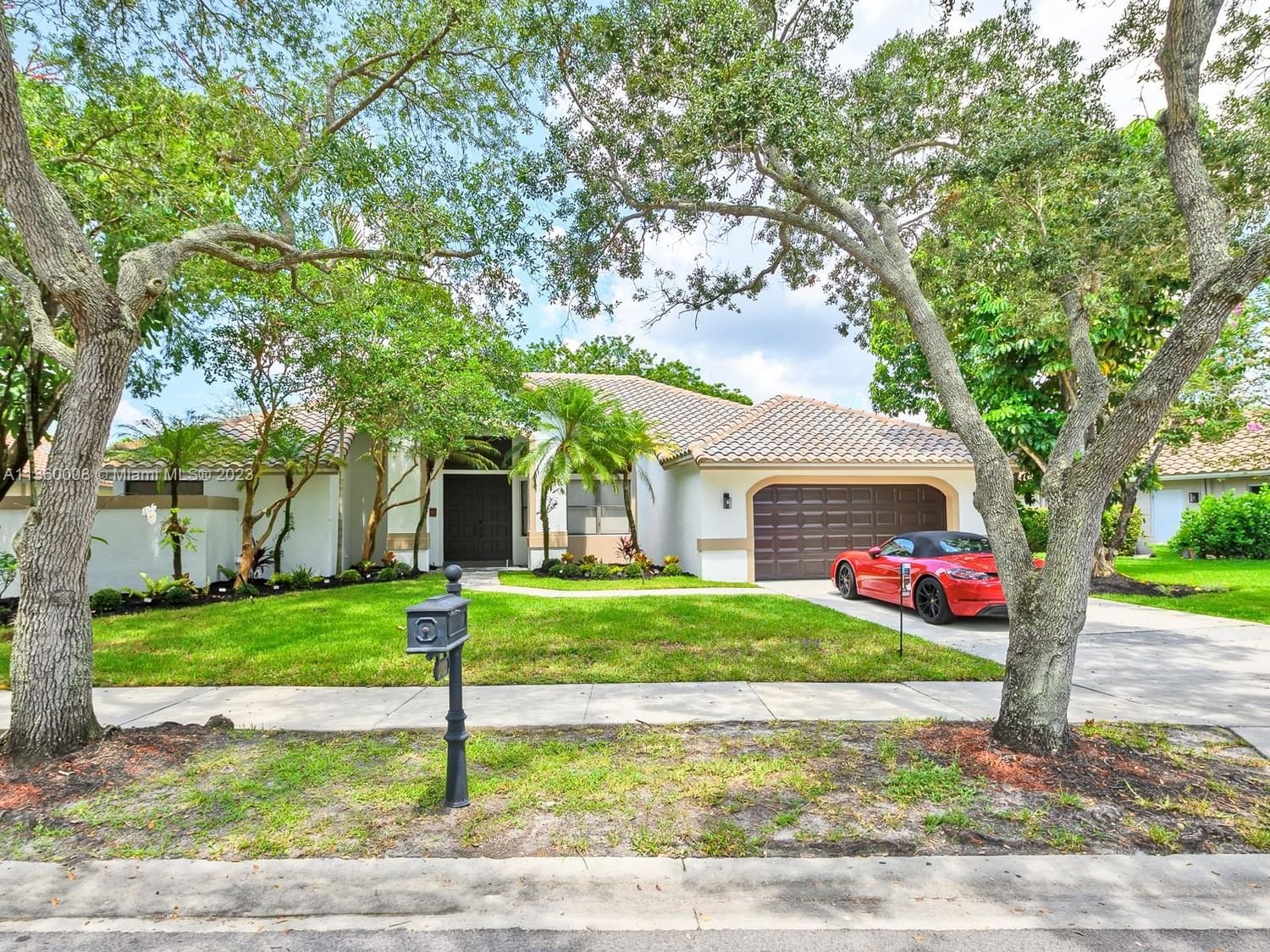 Real estate property located at 1041 Woodfall Ct, Broward County, Weston, FL