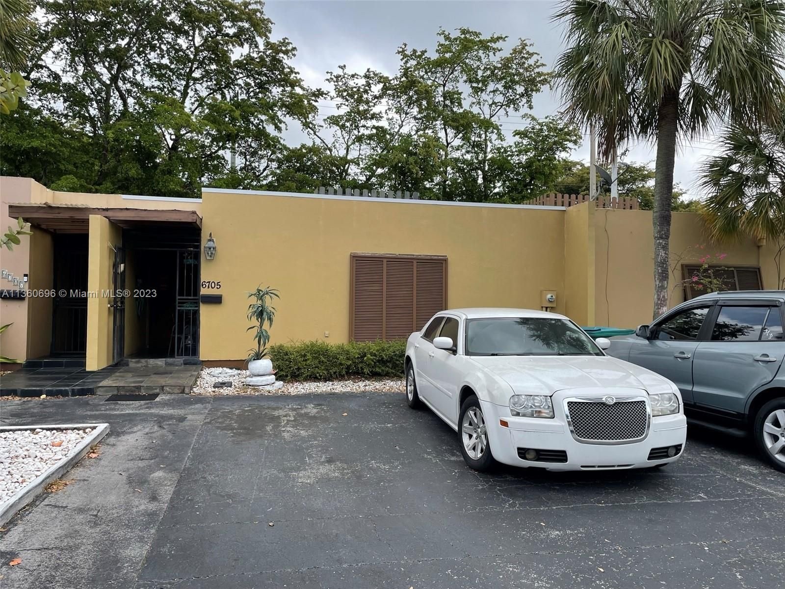Real estate property located at 6705 Kingsmoor Way, Miami-Dade County, Miami Lakes, FL