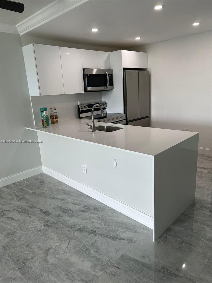 Real estate property located at 9440 Fontainebleau Blvd #414, Miami-Dade County, Miami, FL