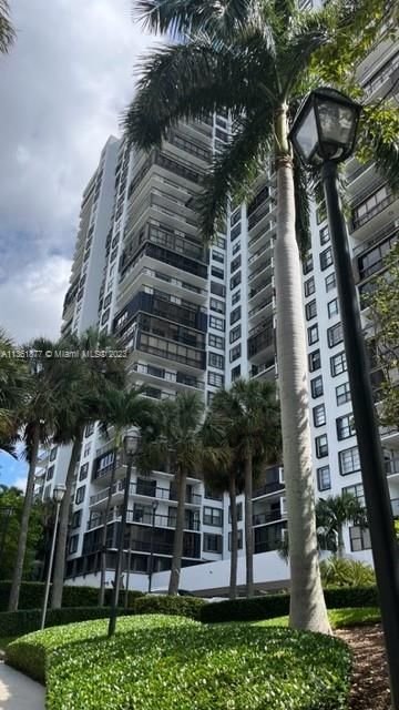 Real estate property located at 2333 Brickell Ave #1116, Miami-Dade County, Brickell Bay Club, Miami, FL